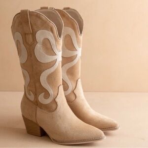 Women's Lace-Up Western Boots in Beige and White